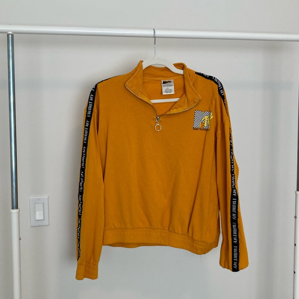 MTV half zip